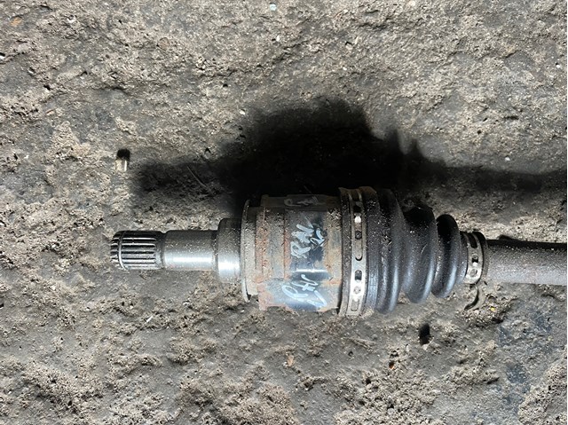 Піввісь задня, права 4233042080 TOYOTA