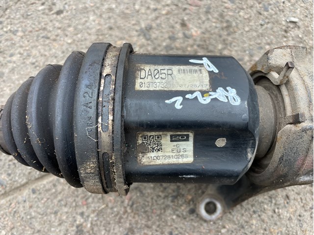Привід передній правий 4341042250 TOYOTA