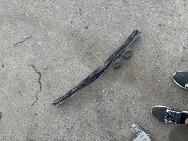 Швелер переднього бампера 5202942070 TOYOTA