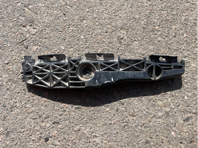 Кронштейн бампера заднього, зовнішній лівий 5215642031 TOYOTA