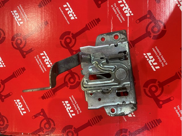 Запор капота (замок і привід замка капота) 5908A105 MITSUBISHI