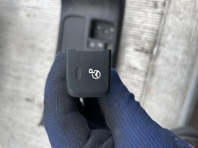 Кнопка вкл.обогрева сидіння 621W05010 HYUNDAI