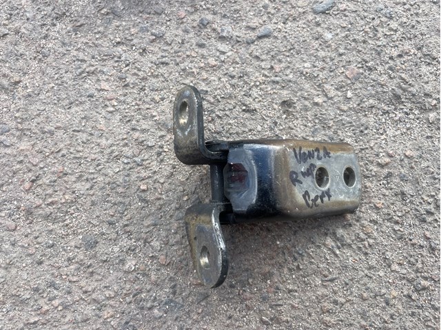 Петля передніх дверей, правих 6871002020 TOYOTA