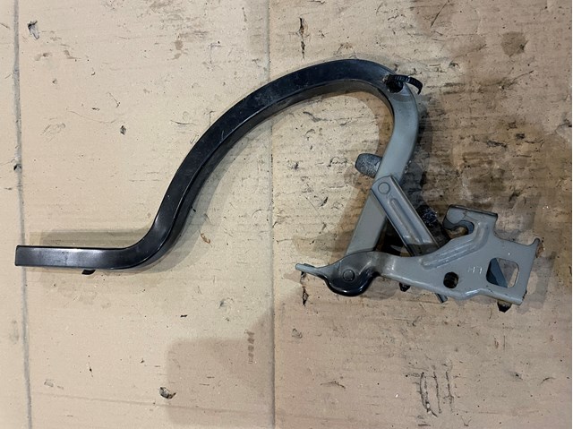 Петля кришки багажника 792103S000 HYUNDAI
