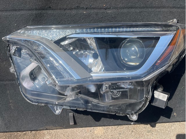 Фара 811500R080 TOYOTA