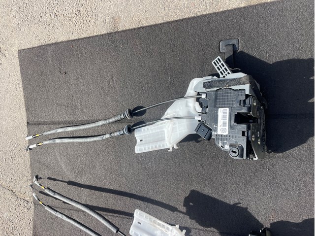 Замок задньої дверї, правої 81420C5000 HYUNDAI
