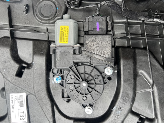 Мотор склопідйомника дверей передніх, правих 824602W020 HYUNDAI