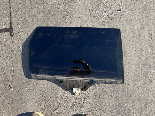 Скло задніх дверей, правих 83421S1010 HYUNDAI