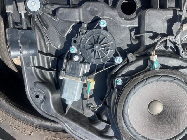 Мотор склопідйомника дверей задніх, правих 834603Q001 HYUNDAI