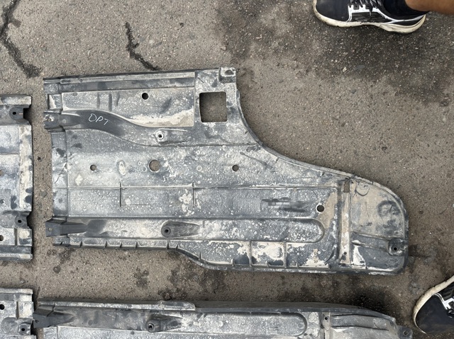 Захист днища, задній правий 841473Q000 HYUNDAI