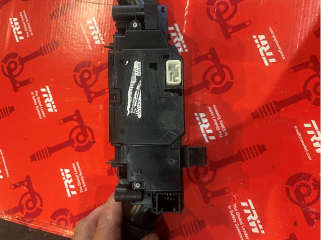 Перемикачі 8600A739 MITSUBISHI