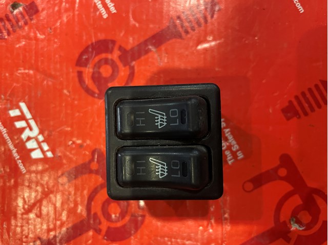 Кнопка вкл.обогрева сидіння 8610A030 MITSUBISHI