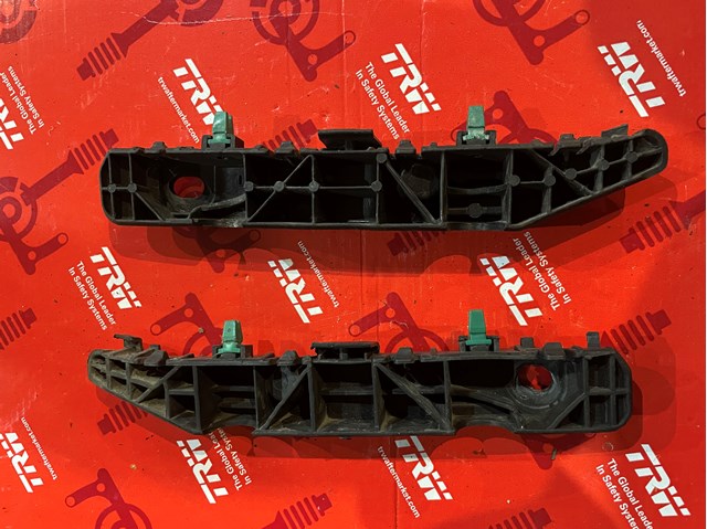 Кронштейн кріплення бампера переднього правий 86514C2000 HYUNDAI