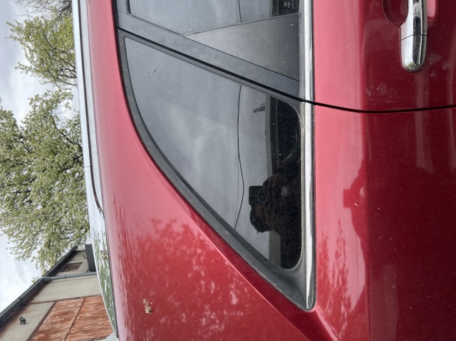 Скло кузова/багажного відсіку, праве 878201U000 HYUNDAI