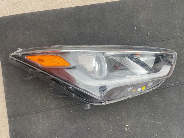 Фара передня права 92102B8520 HYUNDAI
