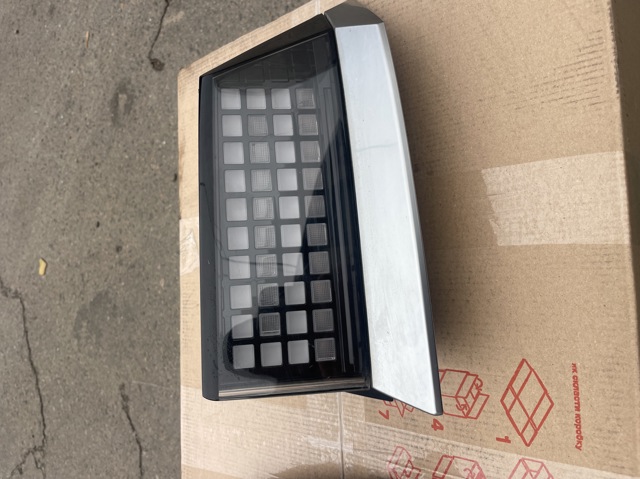 Задній правий стоп 92402GI000 HYUNDAI