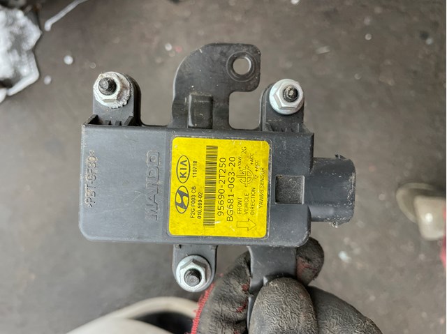 Датчик поперечного прискорення (ESP) 956902T250 HYUNDAI