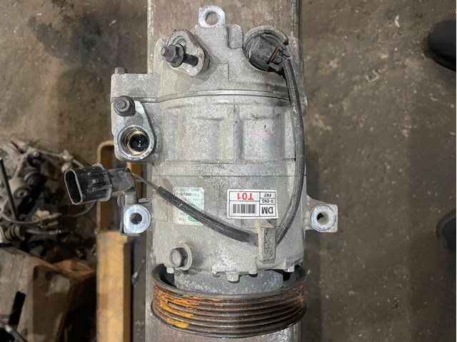Компресор кондиціонера 977012W000 HYUNDAI