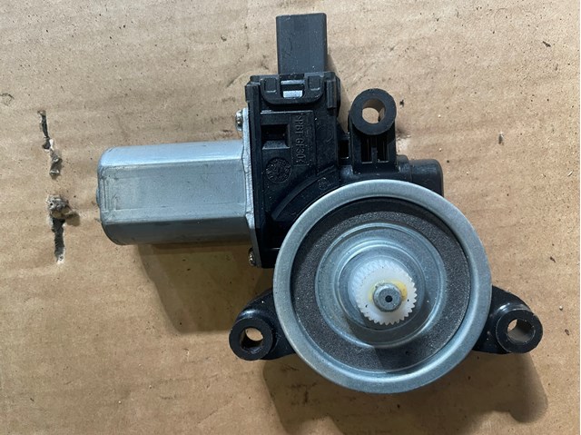 Мотор склопідйомника дверей передніх, правих B45C5858X MAZDA
