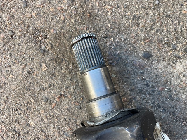 Піввісь передня ліва FTB42560X MAZDA