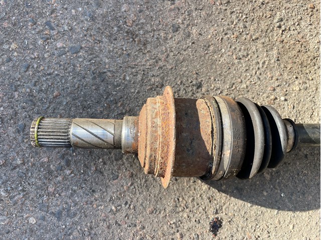 Піввісь задня, права GD712550XA MAZDA