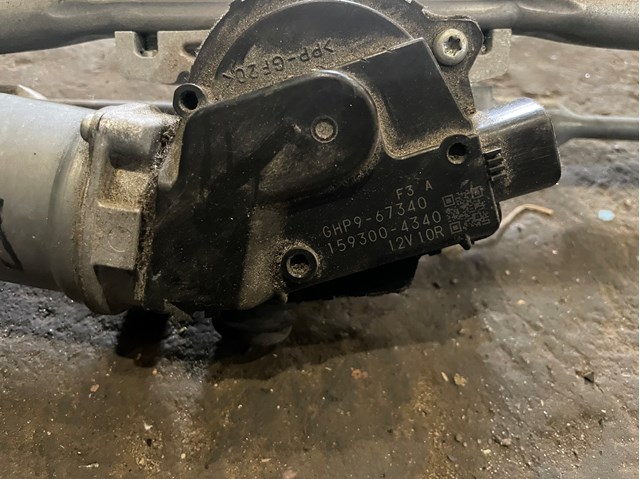 Двигун склоочисника лобового скла (трапеції) GHP967340 MAZDA