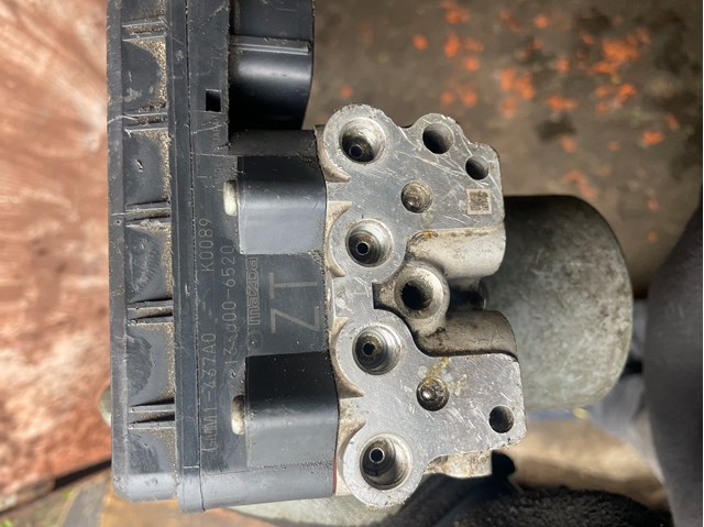 Блок керування АБС (ABS) GMM1437A0 MAZDA