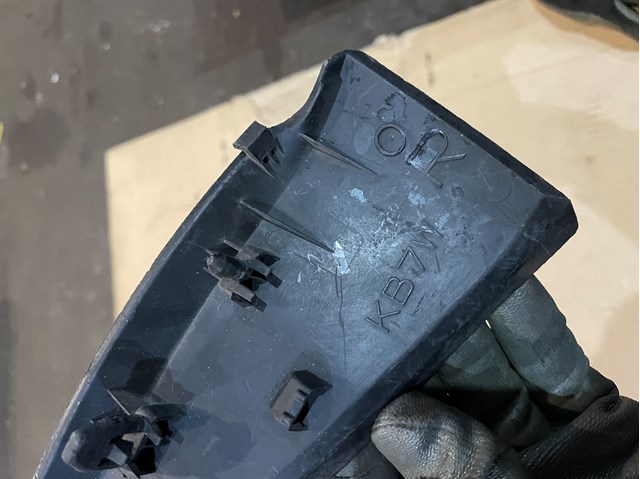 Водостік лобового скла, жабо KB7W51PB1 MAZDA