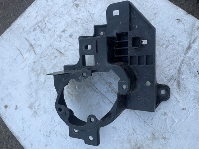 Кронштейн кріплення протитуманной фари, лівої KB8B51694 MAZDA