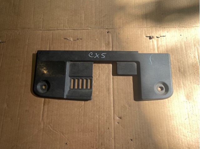 Накладка верхня передньої панелі/супорту радіатора KD4556381 MAZDA