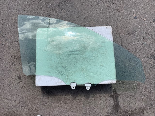Скло пасажирських дверей KD5358510A MAZDA