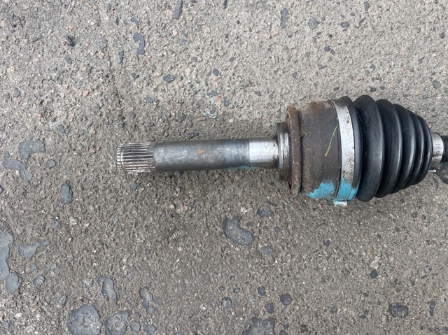 Піввісь передня, права MR276870 MITSUBISHI