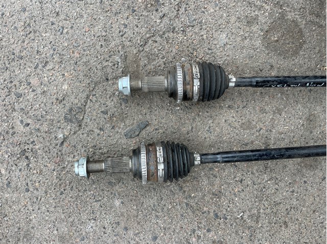 Піввісь задня, ліва RTA62560X MAZDA