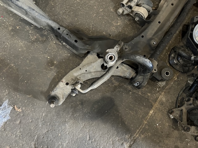 Важіль передній лівий TD1134350B MAZDA
