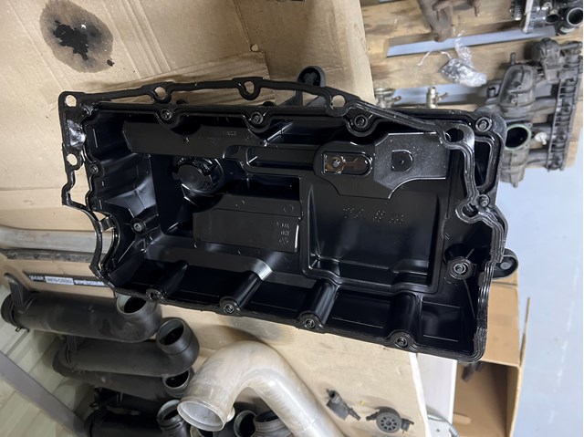 Кришка клапанів 03G103475D VAG