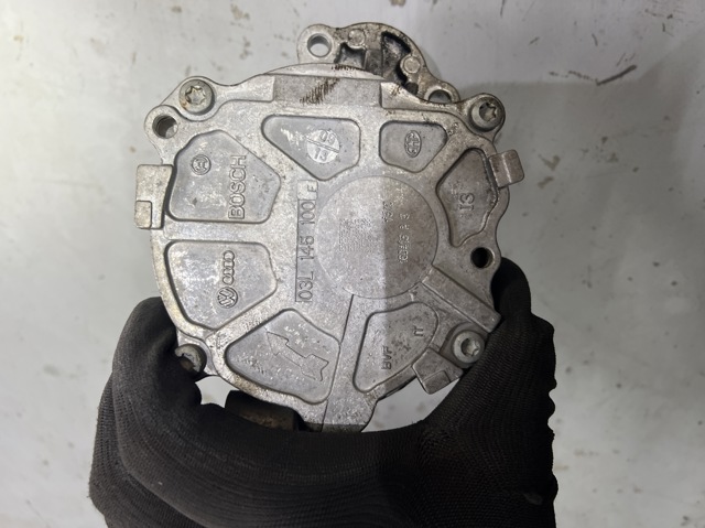 Насос вакуумний 03L145100F VAG