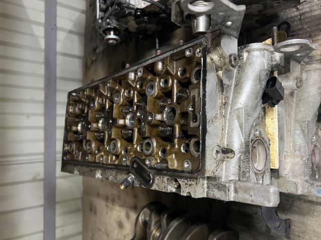 Головка блоку циліндрів 04L103373E VAG