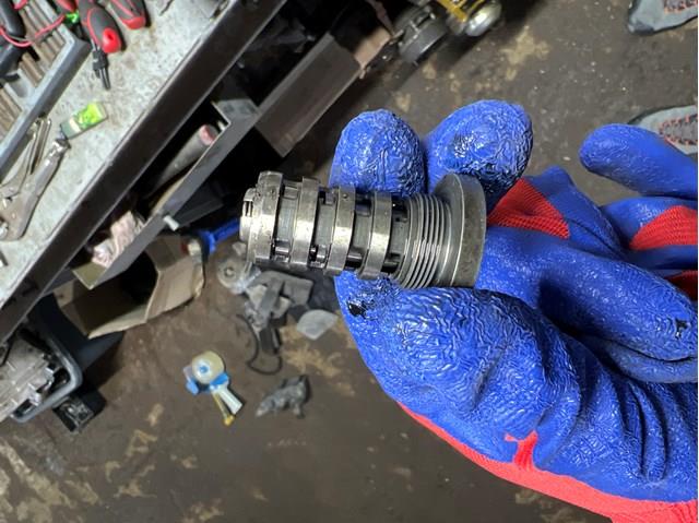 Гідравлічний болт фаз газорозподілу 06H109257C VAG