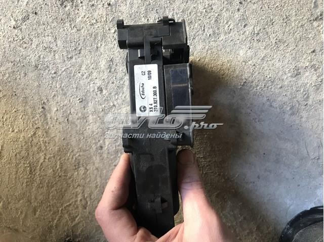 Кріплення кришки багажника 3T0827300B VAG