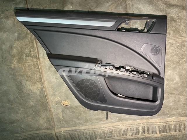 Картка обшивки задніх правих дверей 3T5867211 VAG