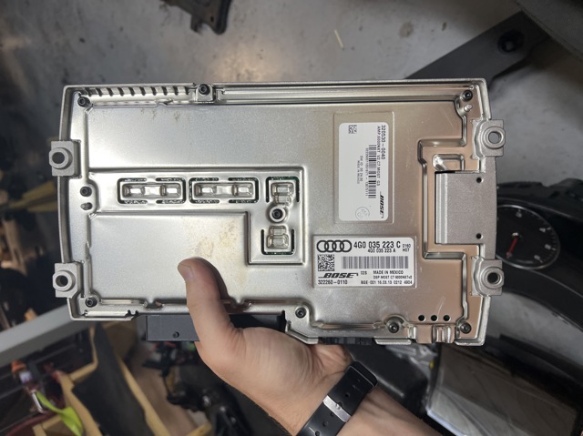 Підсилювач звуку аудіосистеми 4G0035223C VAG