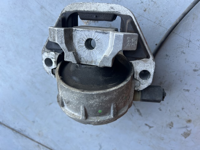 Права подушка мотора 4G0199381LH VAG