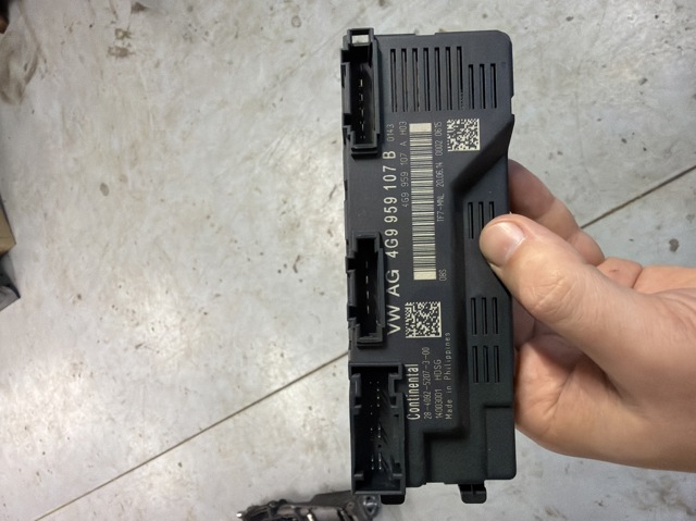 Блок управління відкриття кришки багажника 4G9959107B VAG