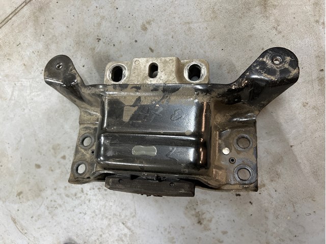 Опора коробки передач 5Q0199555R VAG
