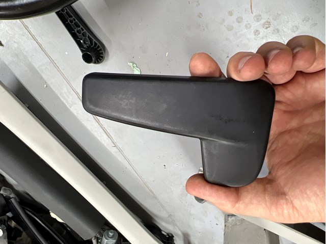 Ручка відкривання капота 6R1823533 VAG
