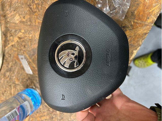 Подушка безпеки водія 6V0880201R VAG