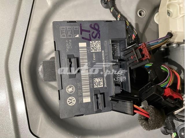 Блок комфорту задніх дверей 7N0959795 VAG