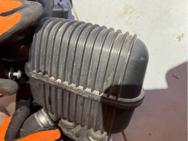 Резонатор 8K0129955A VAG