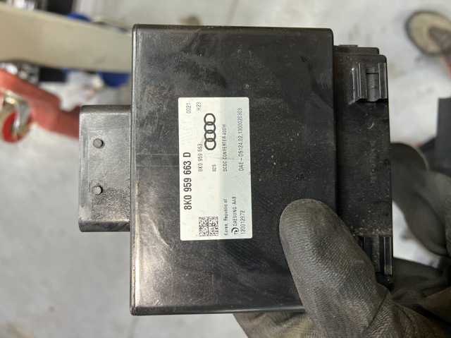 Стабілізатор напруги 8K0959663D VAG
