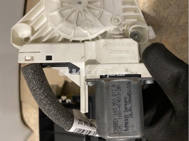 Мотор склопідйомника дверей задніх, правих 8K0959812A VAG